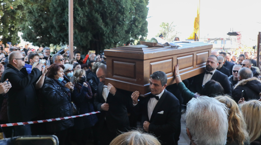 Βασίλης Καρράς κηδεία: Τελευταίο αντίο στον τραγουδιστή
