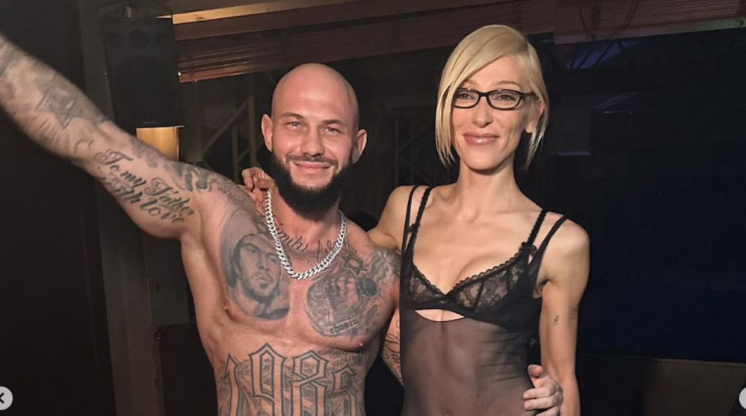 Ρώσοι σταρ σχεδόν γυμνοί σε πάρτι