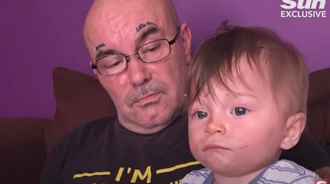 To 2χρονο αγοράκι και ο πατέρας του εντοπίστηκαν νεκροί μέσα στο σπίτι τους στη Βρετανία