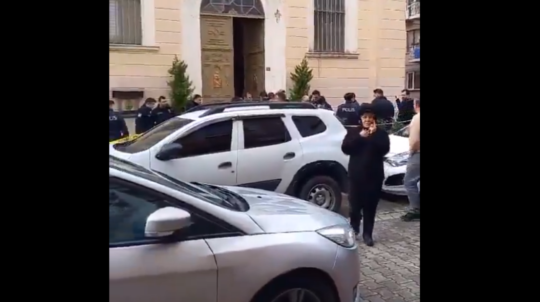 Στιγμιότυπο από αστυνομικές δυνάμεις έξω από καθολική εκκλησία στην Τουρκία