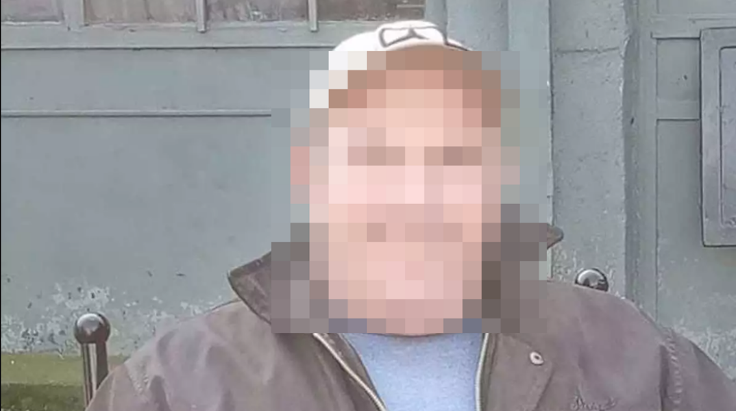 Ο 46χρονος πατροκτόνος σκότωσε τον πατέρα του κόβοντάς του το κεφάλι με αλυσοπρίονο