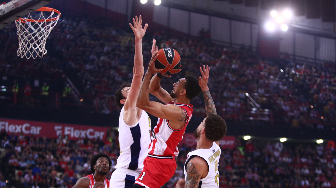 Ο Ολυμπιακός νίκησε τη Φενέρ και κατέλαβε την 5η θέση της κανονικής περιόδου της EuroLeague
