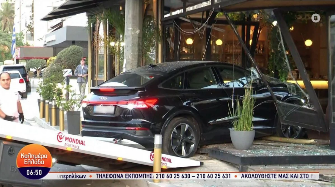 Αυτοκίνητο μπήκε σε καφετέρια στη Λεωφόρο Συγγρού