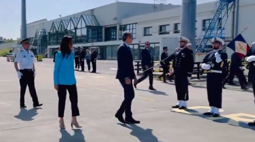 Ο Κυριάκος Μητσοτάκης και η Χρυσούλα Ζαχαροπούλου στα ναυπηγεία Λοριάν στη Γαλλία