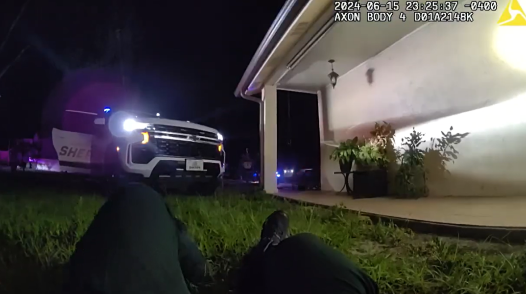 Κάμερα αστυνομικού κατέγραψε κάποιες από τις κινήσεις του 19χρονου δολοφόνου