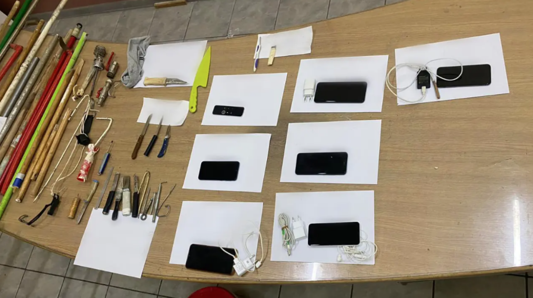 Τα ευρήματα από τον έλεγχο των σωγρονιστικών υπαλλήλων στα κελιά πτέρυγας των φυλακών Κορυδαλλού