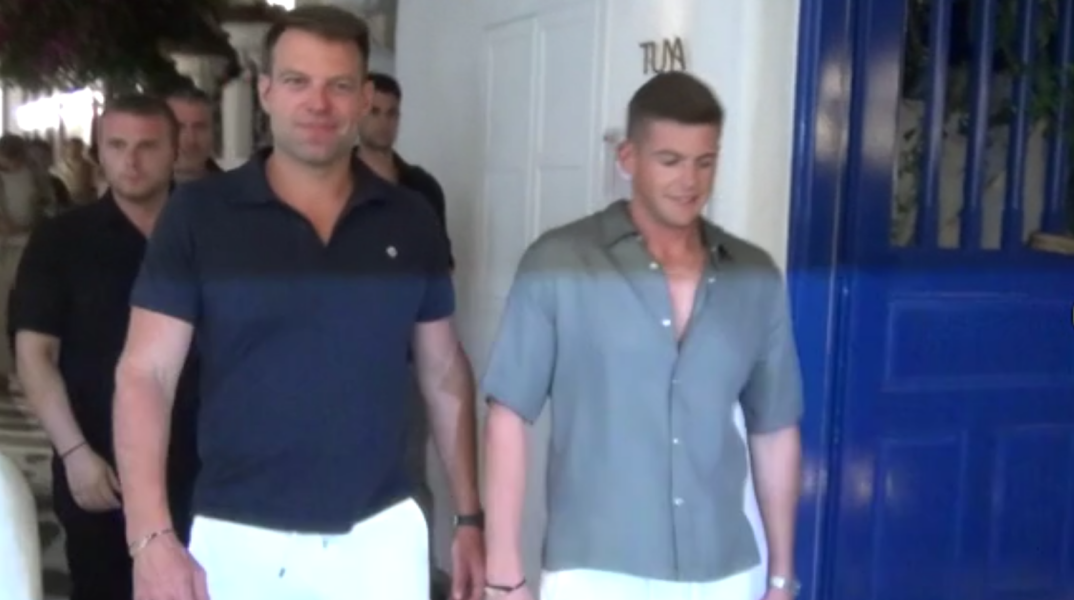 Στέφανος Κασσελάκης και Τάιλερ ΜακΜπέθ