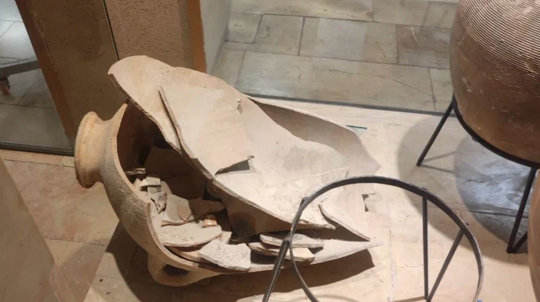 Εικόνα από το σπασμένο βάζο που δόθηκε στη δημοσιότητα από εργαζόμενους στο Μουσείο του Ισραήλ