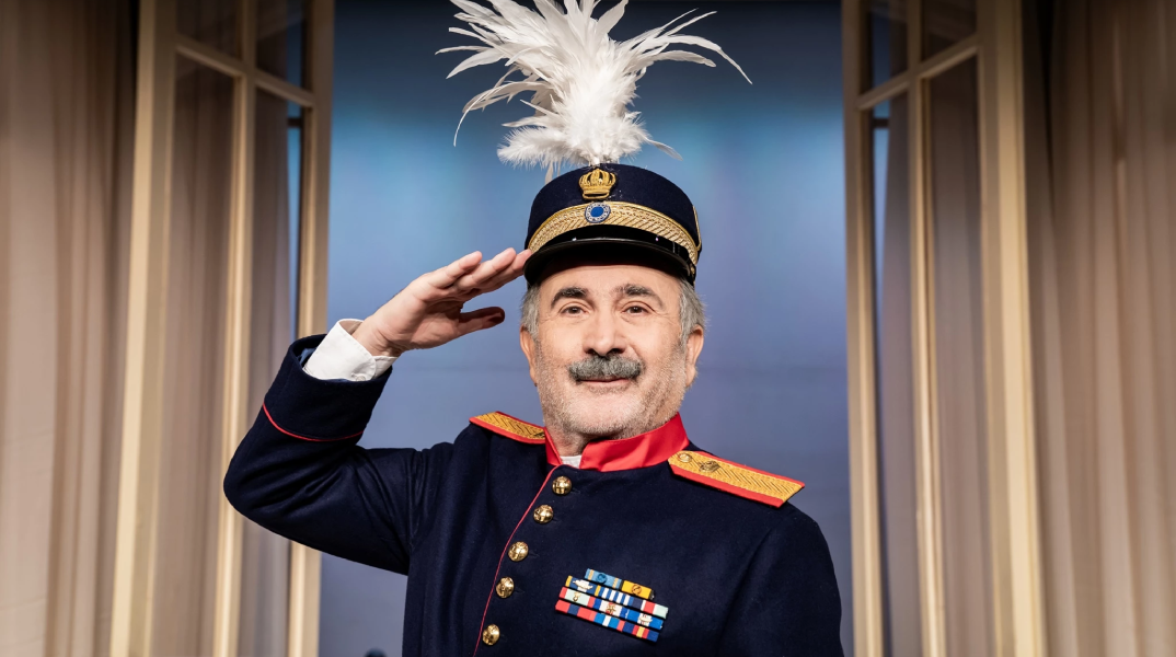 «Ένας ήρωας με παντούφλες» στο Θεάτρο Βέμπο