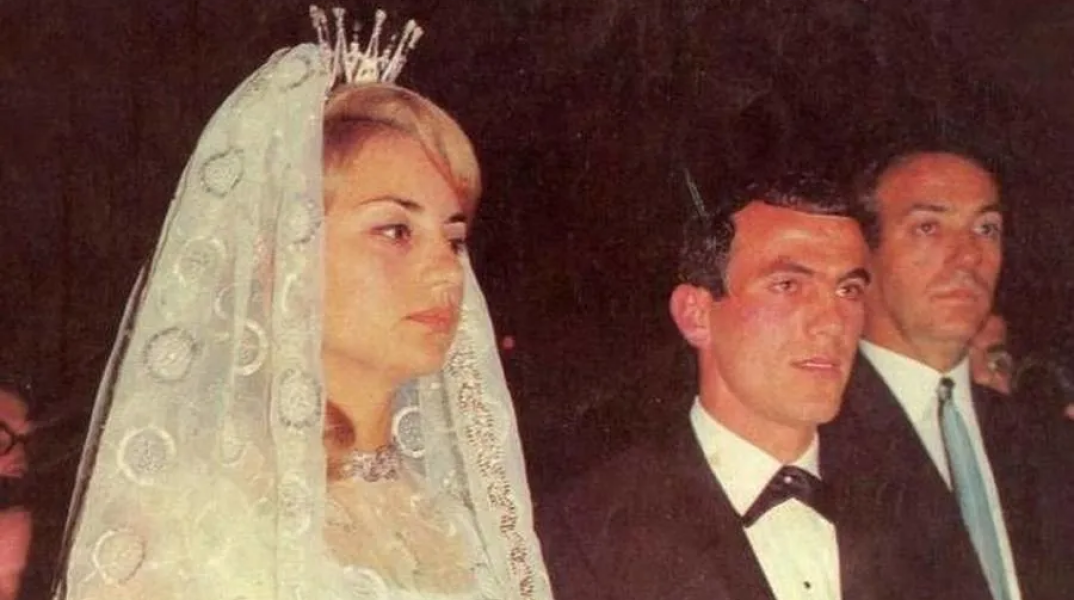 Μίμης Δομάζος και Βίκυ Μοσχολιού στον γάμο τους