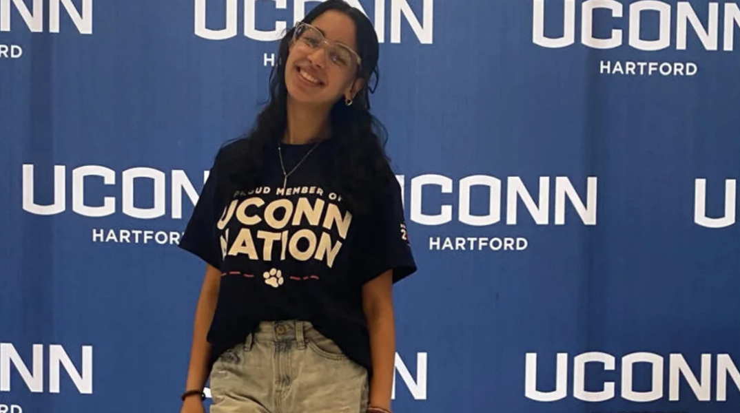 ΗΠΑ: 19χρονη αποφοίτησε με άριστα από το σχολείο, αλλά υποστηρίζει ότι δεν ξέρει να γράφει και να διαβάζει