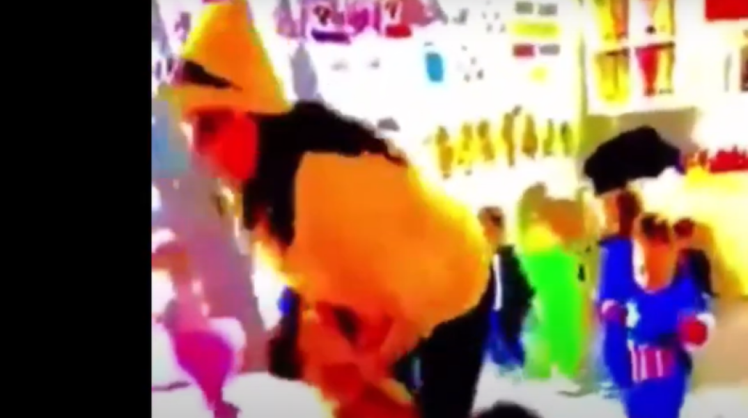 Νηπιαγωγός στην Κύπρο τραντάζει στον αέρα παιδί και απειλεί να το πετάξει από το παράθυρο