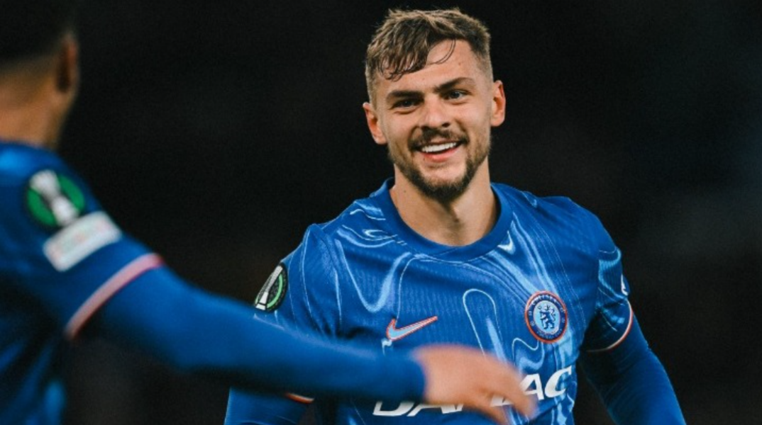 Οι παίκτες της Τσέλσι πανηγυρίζουν την πρόκριση στον τελικό του Conference League