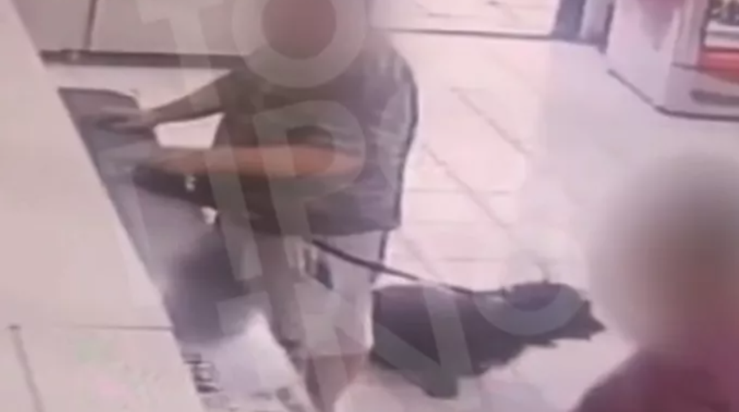 Ο 21χρονος έχει καταγραφεί σε κάμερα ασφαλείας πιτσαρίας