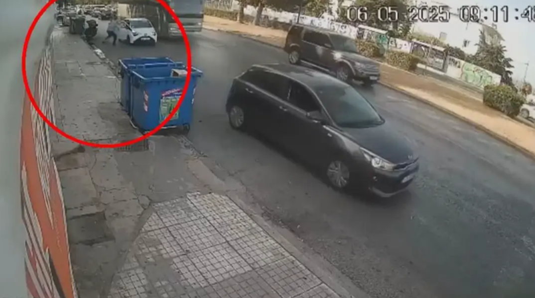 Ο 24χρονος τη στιγμή που καταφέρνει να βγει από το αυτοκίνητο 