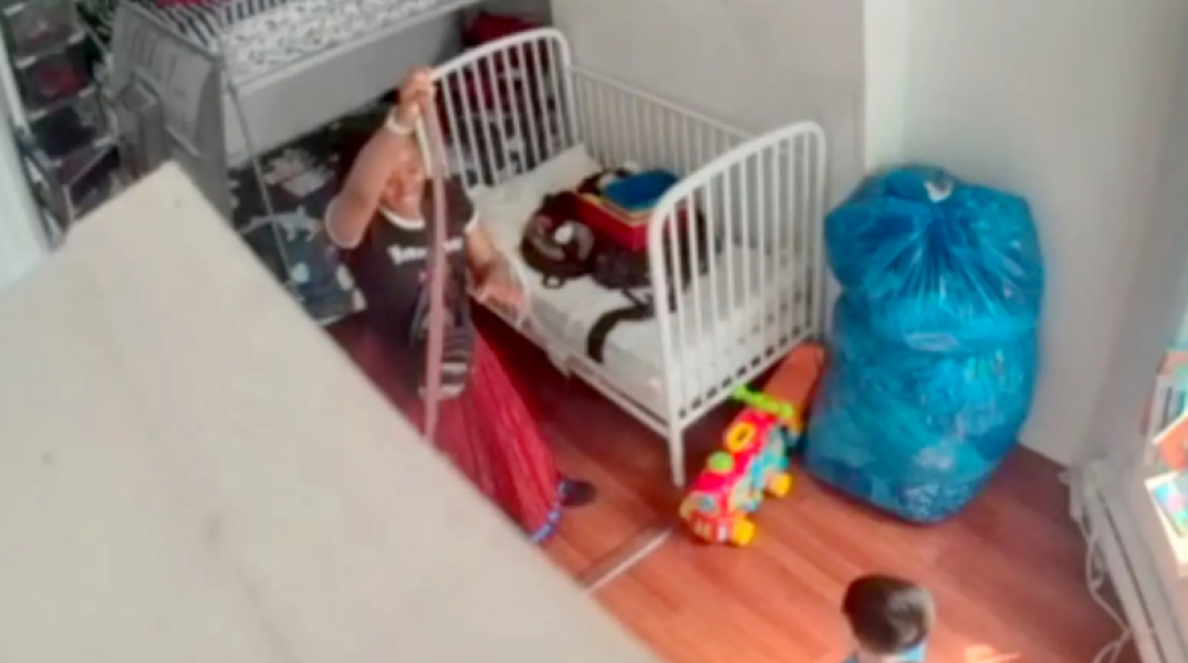 Η νταντά χτυπούσε τα παιδιά με ζώνη