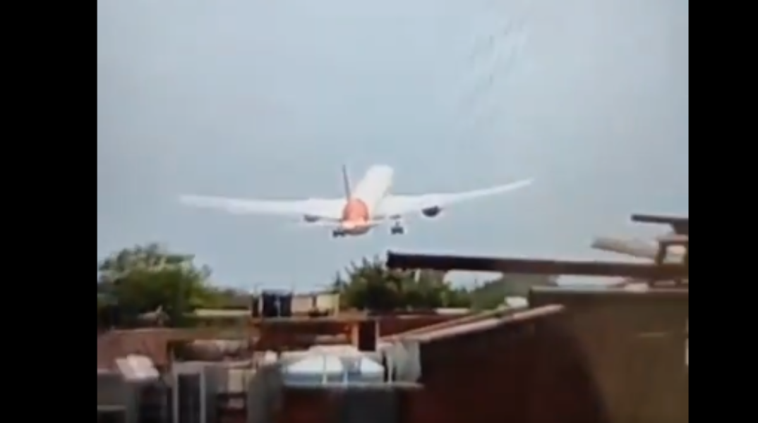 Ινδία: Η στιγμή της συντριβής του αεροσκάφους με τους 242 επιβάτες κατά την απογείωση