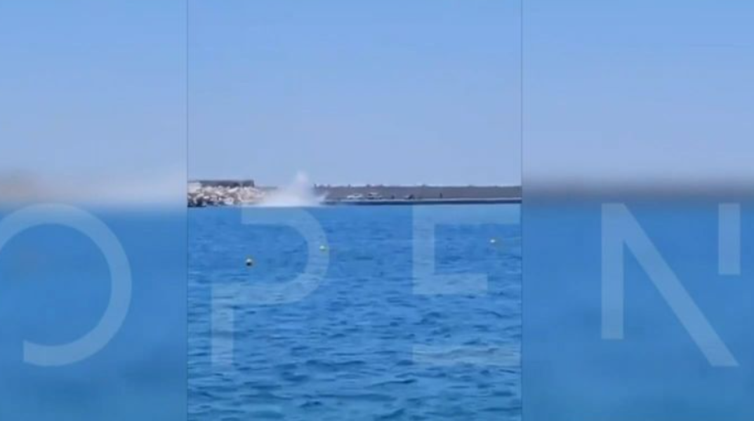 Ελικόπτερο έπεσε στη Μαρίνα Βουλιαγμένης