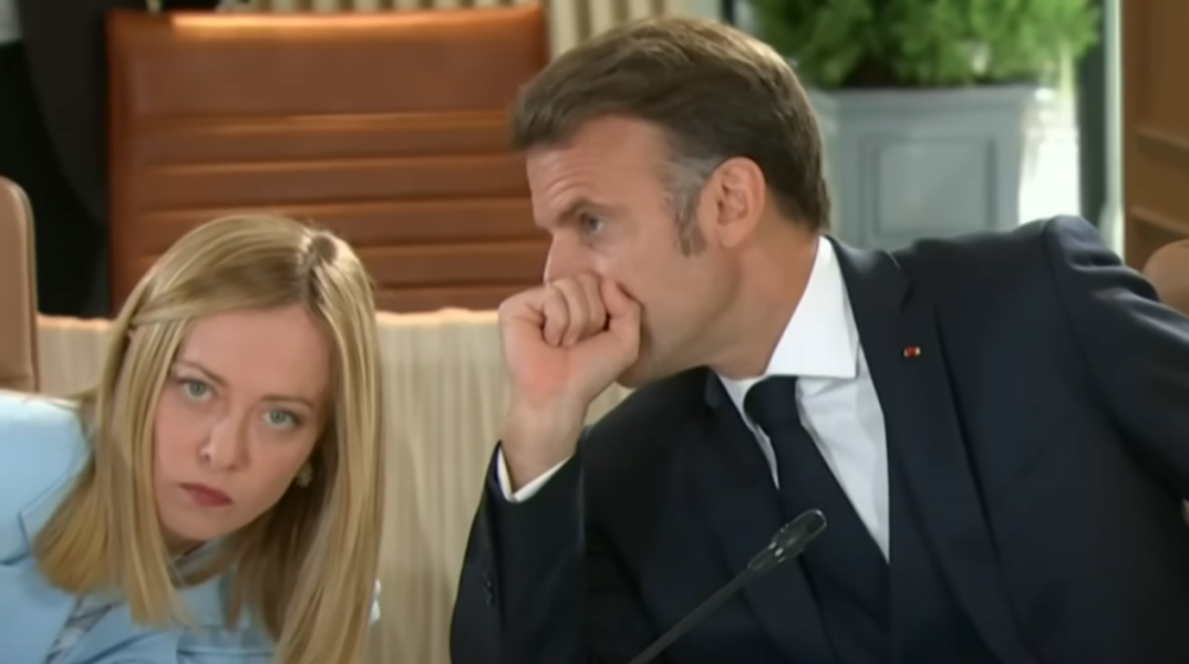 Τζόρτζια Μελόνι και Εμανουέλ Μακρόν