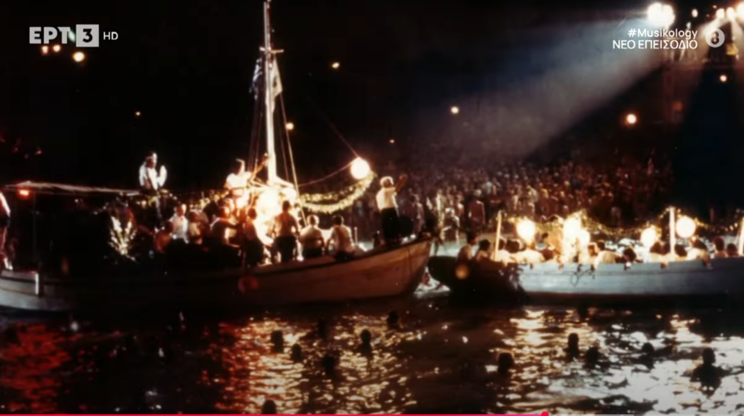 Στιγμιότυπο από το πάρτι του Λουκιανού Κηλαηδόνη στη Βουλιαγμένη