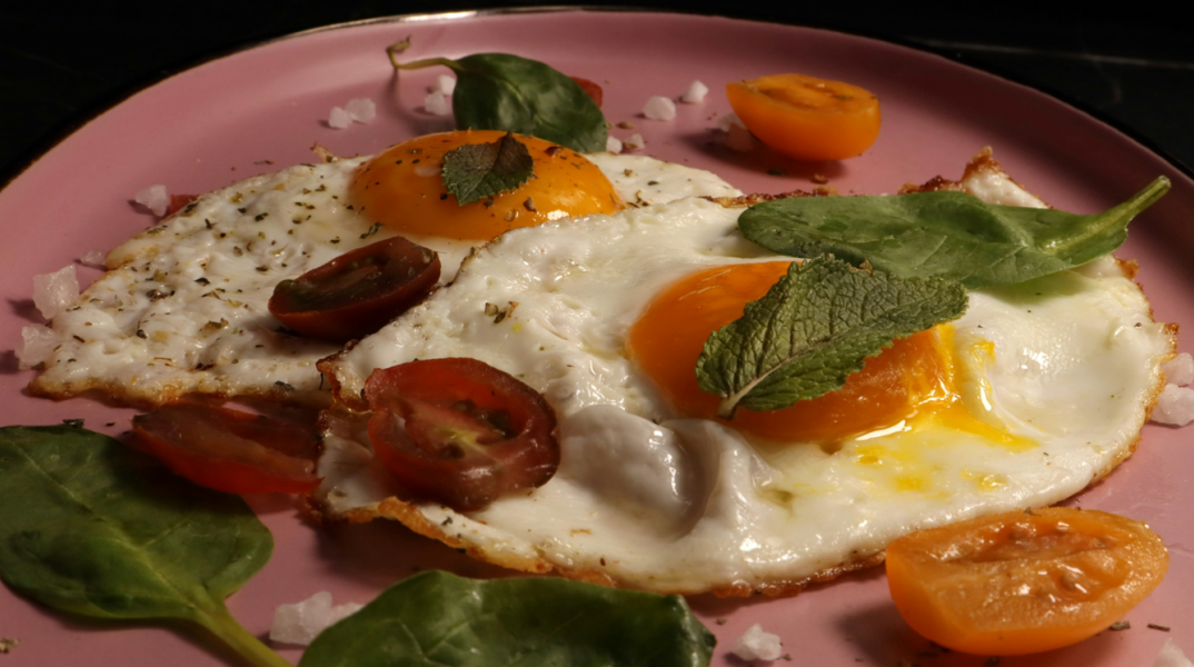 Πες μου πώς τρως το αυγό σου, να σου πω ποιος είσαι: Τι αποκαλύπτει η «ψυχολογία» των αυγών