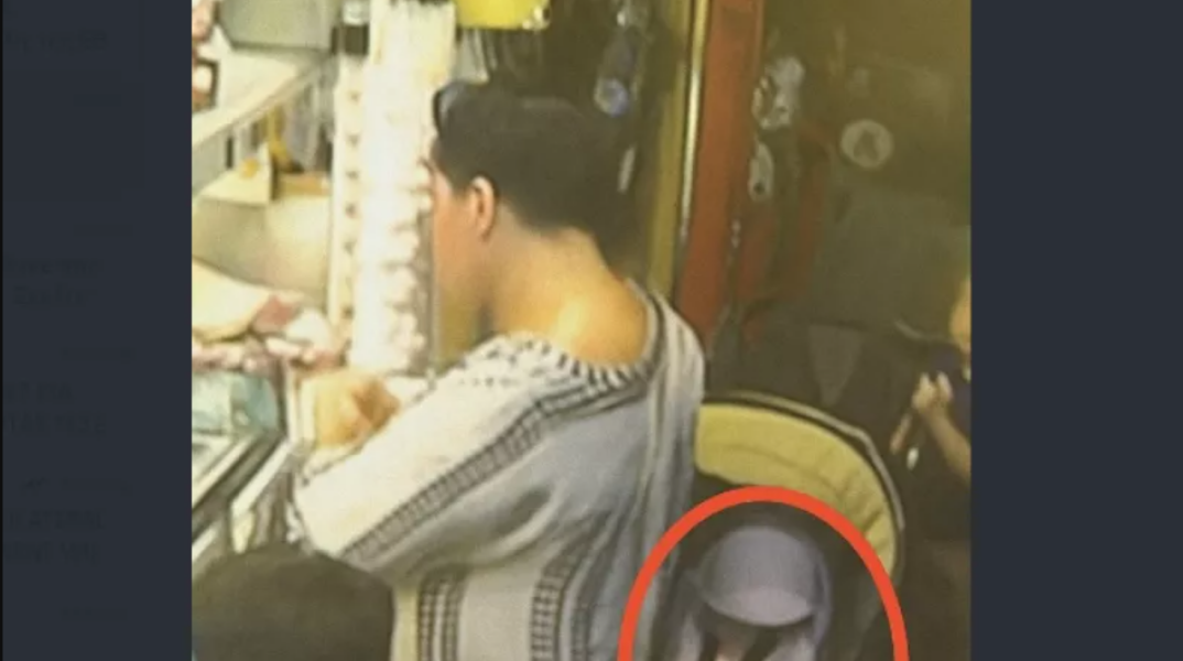 Στιγμιότυπο από τις τελευταίες κινήσεις της μητέρας με το κοριτσάκι στο καρότσι