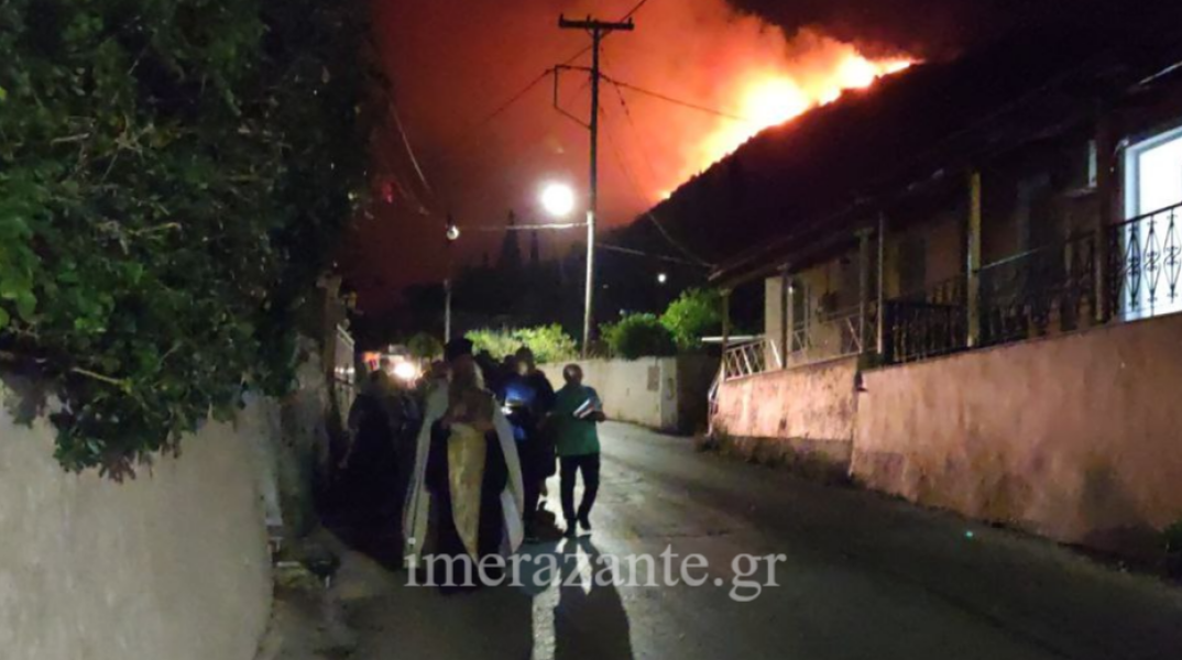 Λιτανεία στη Ζάκυνθο για να σβήσει η φωτιά 