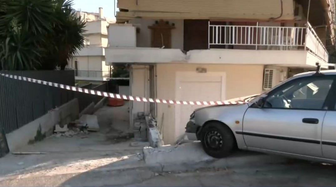 Λεωφορείο του ΟΑΣΑ έπεσε σε πολυκατοικία στου Παπάγου - «Νομίσαμε ότι έγινε σεισμός» λέει ένοικος