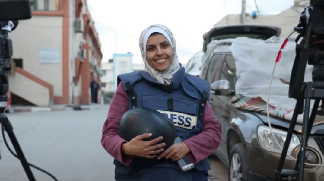 Μαριάμ Αμπού Ντάγκα: Ποια είναι η 33χρονη δημοσιογράφος που σκοτώθηκε στη Γάζα
