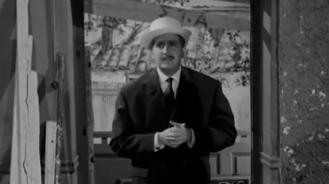 Ο Γιώργος Κωνσταντίνου σε σκηνή από την ταινία «Η δε γυνή να φοβήται τον άνδρα»