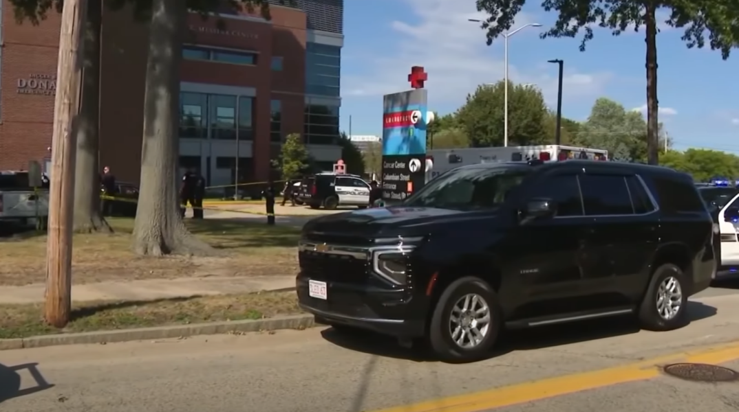 Το σημείο όπου εντοπίστηκε το πτώμα έξω από το νοσοκομείο