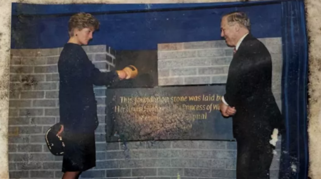 Η χρονοκάψουλα της πριγκίπισσας Νταϊάνα ανοίχτηκε στο GOSH μετά από 33 χρόνια