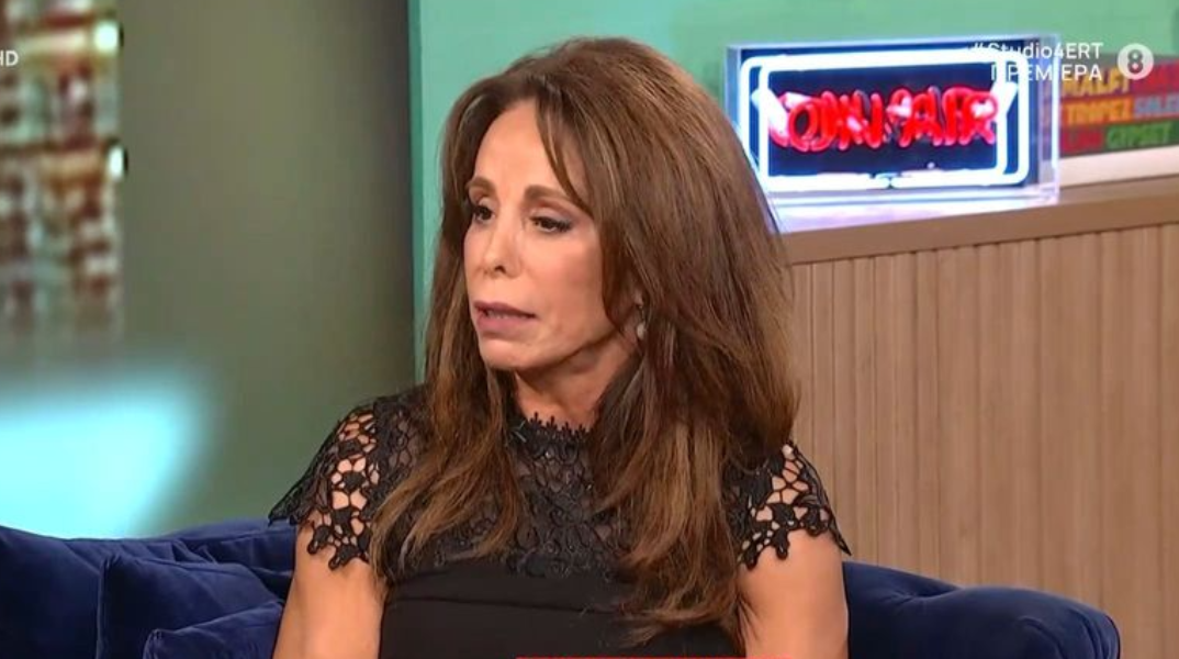 Βούλα Πατουλίδου για τον θάνατο του συζύγου της: Έφυγε στην αγκαλιά μου, είχε καρκίνο 4 μήνες