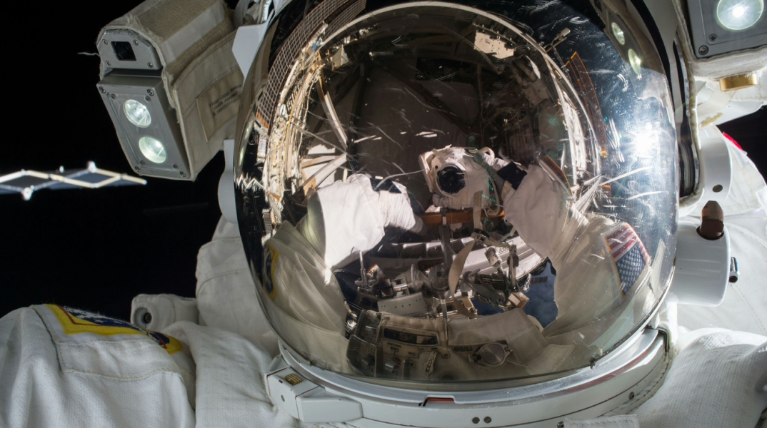 Ιαπωνία: Απατεώνας έπεισε 80χρονη ότι είναι αστροναύτης που χρειάζεται χρήματα για να αγοράσει... οξυγόνο