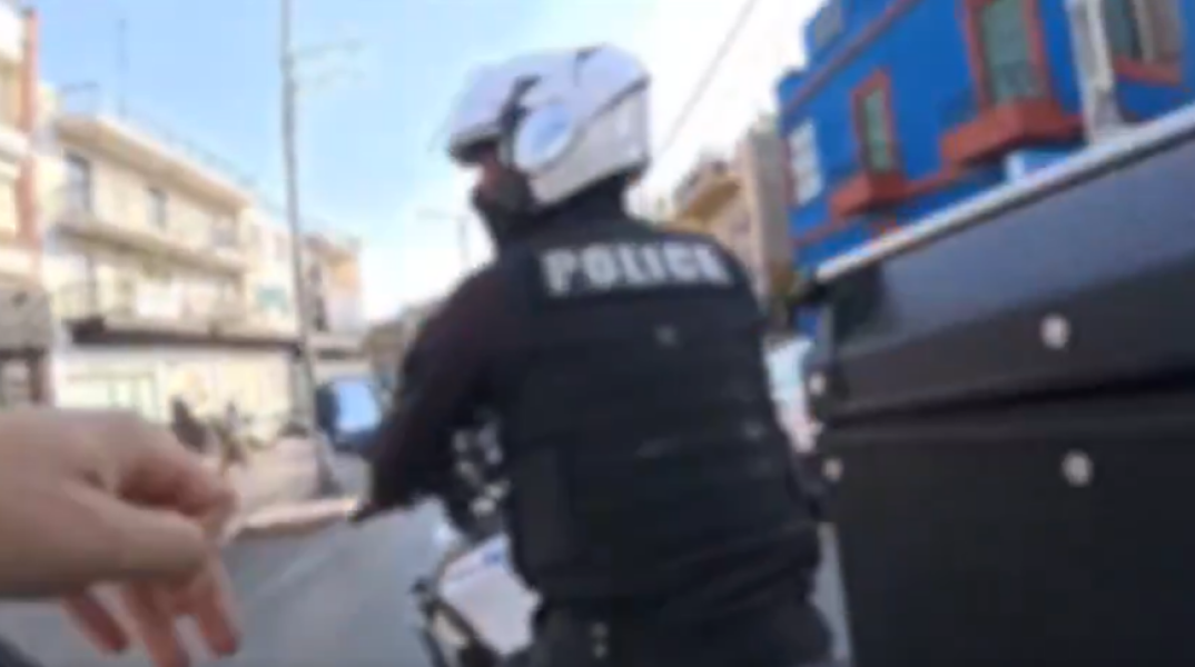 Ο αγώνας δρόμου για να φτάσει έγκυος έγκαιρα στο νοσοκομείο - Η ΕΛ.ΑΣ. άνοιγε τον δρόμο στο αυτοκίνητο