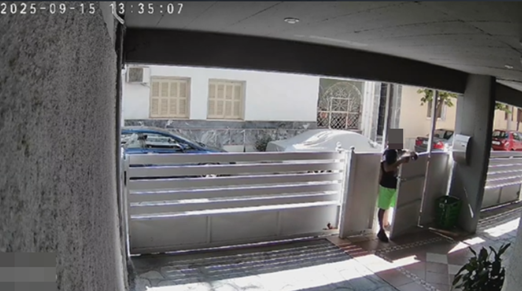 Αιγάλεω: Ο 32χρονος ακολούθησε την ανήλικη στο σπίτι της - Τι κατέγραψε κάμερα ασφαλείας