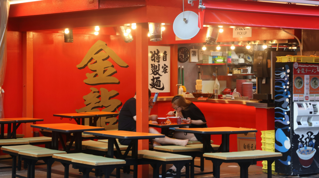 Κινέζοι έφηβοι ούρησαν σε κατσαρόλα με ζωμό σε εστιατόριο της Σαγκάης - Τους επιβλήθηκε πρόστιμο 260.000 ευρώ