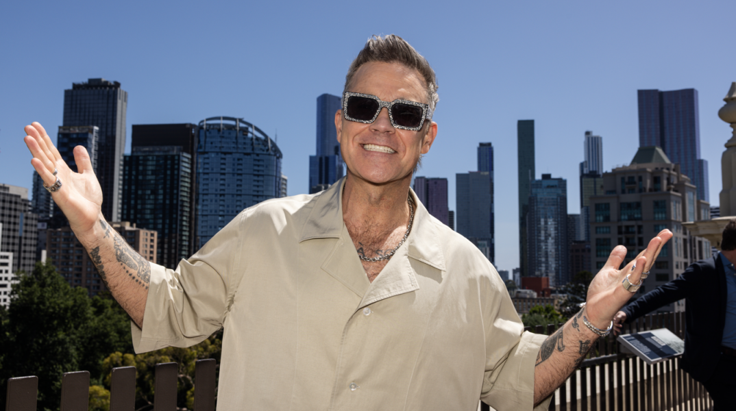 Ο λόγος πίσω από την καθυστέρηση της κυκλοφορία του άλμπουμ του Ρόμπι Γουίλιαμς