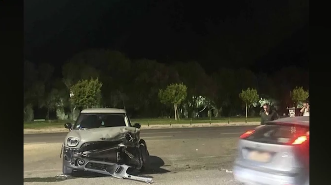 Σφοδρό τροχαίο στη Βούλα - Το σημείο θεωρείται καρμανιόλα