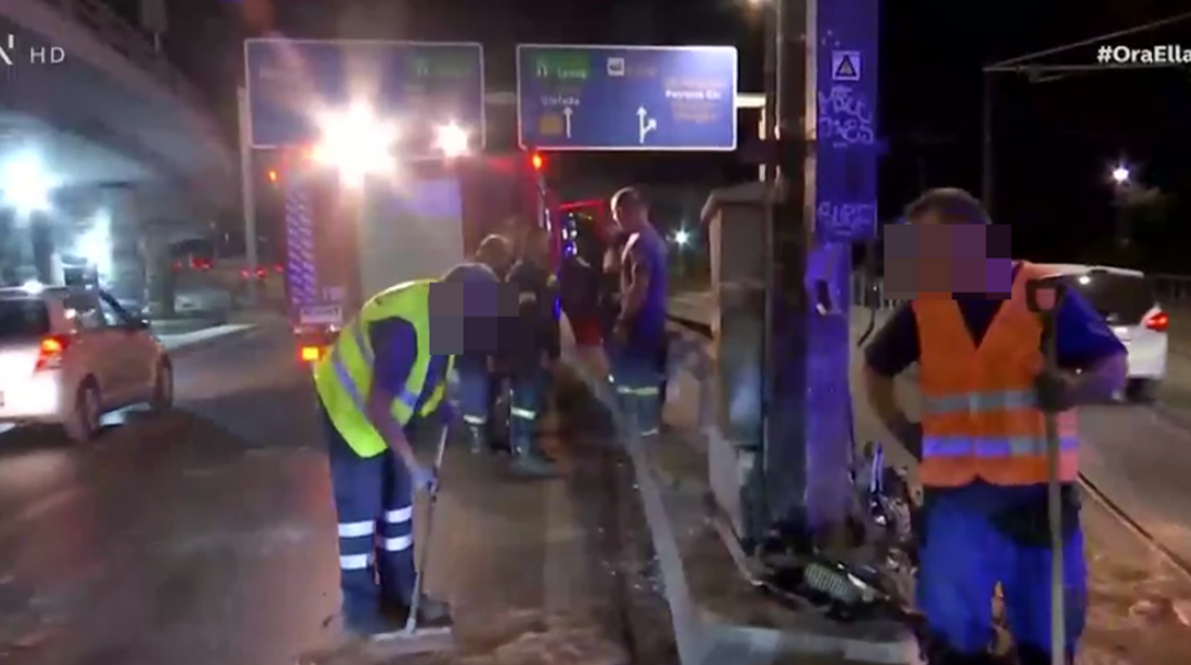 Αυτοκίνητο έπεσε σε κολώνα στον Πειραιά: Νεκρός ο 40χρονος οδηγός, διασωληνωμένη 33χρονη