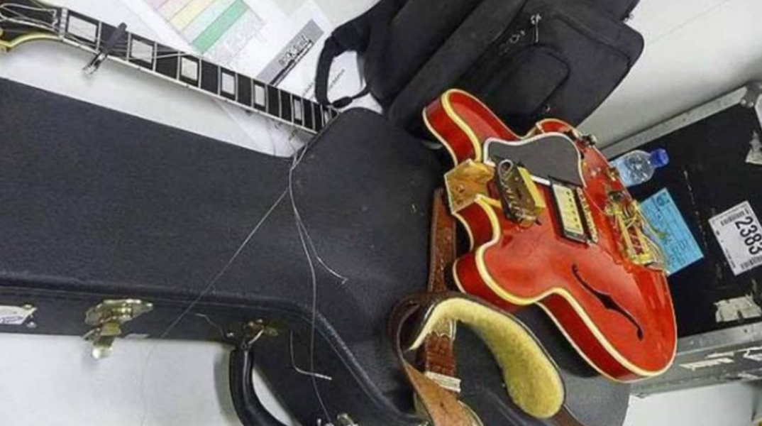 Η κιθάρα που έσπασε ο Λίαμ Γκάλαχερ τη βραδιά της διάλυσης των OASIS βγαίνει σε δημοπρασία © Artpèges