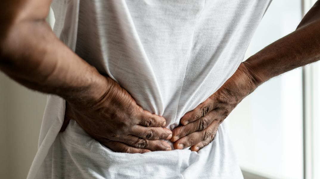 Μελέτη: Πώς δύο ώρες άσκηση την εβδομάδα, μειώνει τους πόνους στις αρθρώσεις και τις επισκέψεις στους γιατρούς