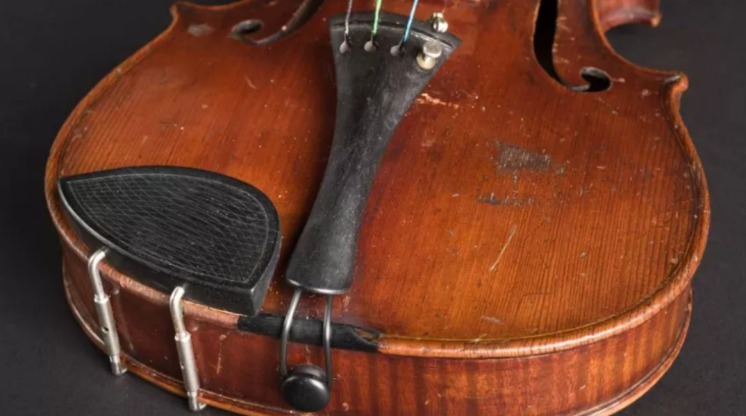 Βιολί του Αϊνστάιν πουλήθηκε για 1.150.000 ευρώ σε δημοπρασία - Έσπασε το ρεκόρ του «βιολιού του Τιτανικού»