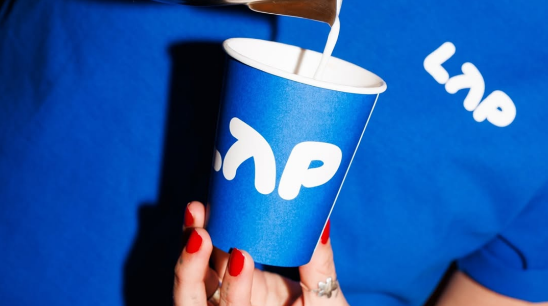 Αλυσίδα καφέ στο Βερολίνο δέχθηκε επιθέσεις με μπογιές στα καταστήματά της επειδή πουλά φθηνό καπουτσίνο