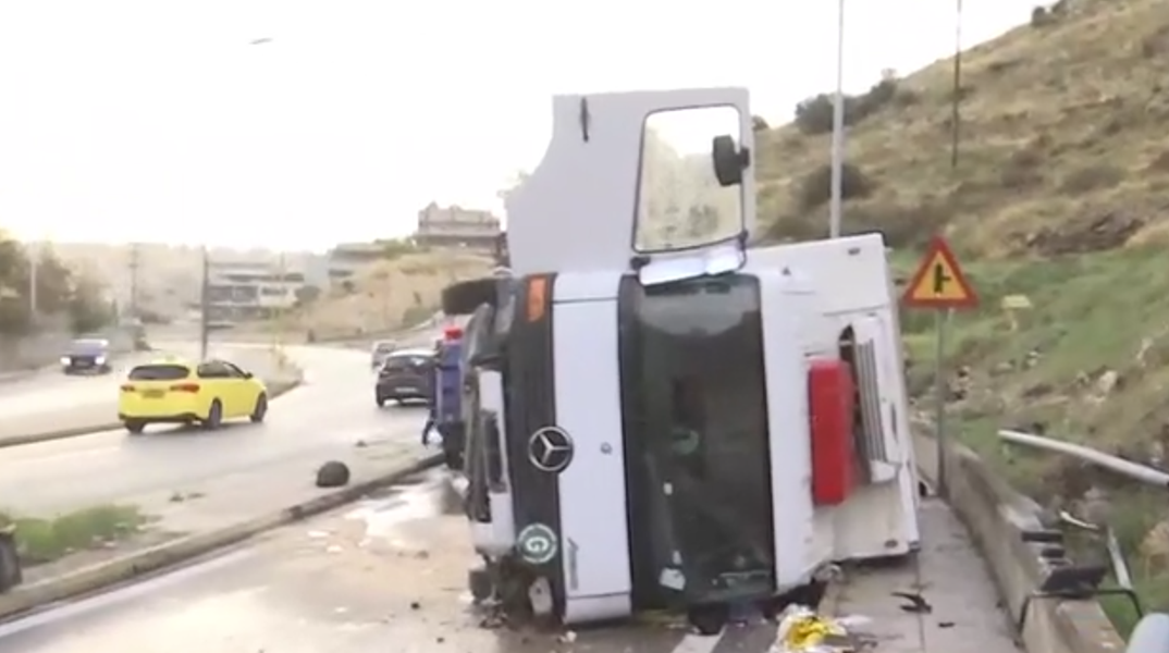 Πώς έγινε το τροχαίο δυστύχημα στο Πέραμα - Μητέρα και γιος πήγαιναν για δουλειά στη λαϊκή