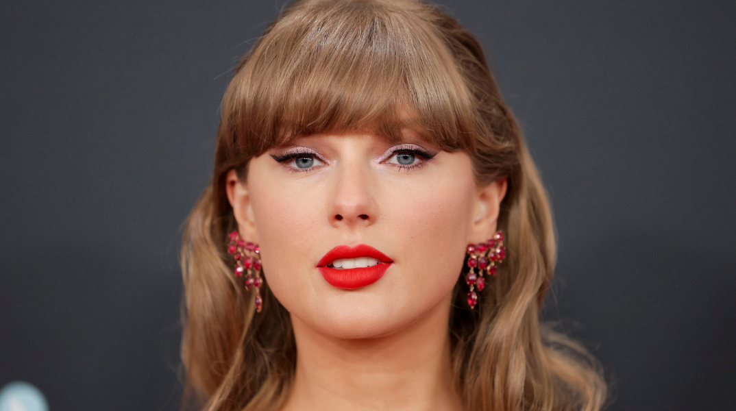 Η Τέιλορ Σουίφτ κυκλοφόρησε το τρέιλερ για τη νέα συναυλιακή ταινία της, «The Eras Tour: The Final Show» - Θα προβληθεί στο Disney+ στις 12 Δεκεμβρίου.