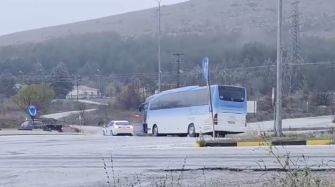 Πτολεμαΐδα: Εξετράπη λεωφορείο με 25 εργαζομένους της ΔΕΗ - Νεκρός ο οδηγός