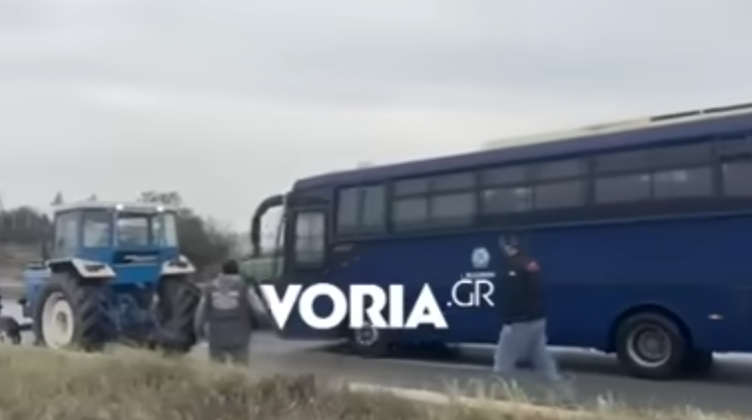 Σέρρες: ΕΔΕ από την ΕΛΑΣ για κλούβα που επιχειρεί να σπάσει μπλόκο αγροτών