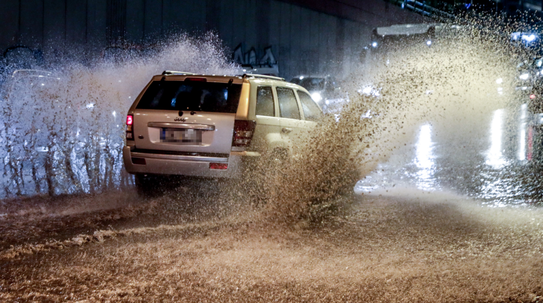 Κακοκαιρία Byron: Πάνω από 330 κλήσεις στο Κέντρο Επιχειρήσεων της Πυροσβεστικής σε Αττική και Πελοπόννησο