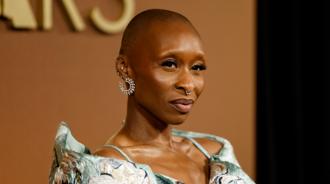 Σίνθια Ερίβο: Τιμήθηκε με το βραβείο Κερκ Ντάγκλας στο Φεστιβάλ της Σάντα Μπάρμπαρα